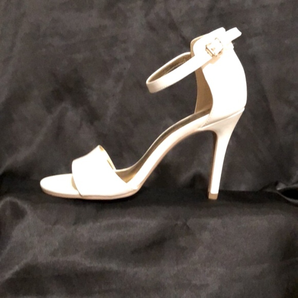 Cosmopolitan White Heels Size 6